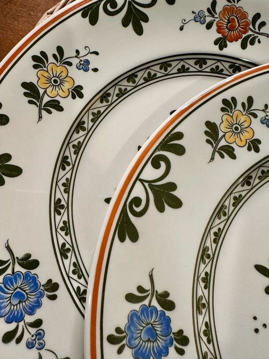 Villeroy & Boch Discontinued Alt Amsterdam 4 Dinner Plates and 2 Small Bowls Set - Picture 9 of 11